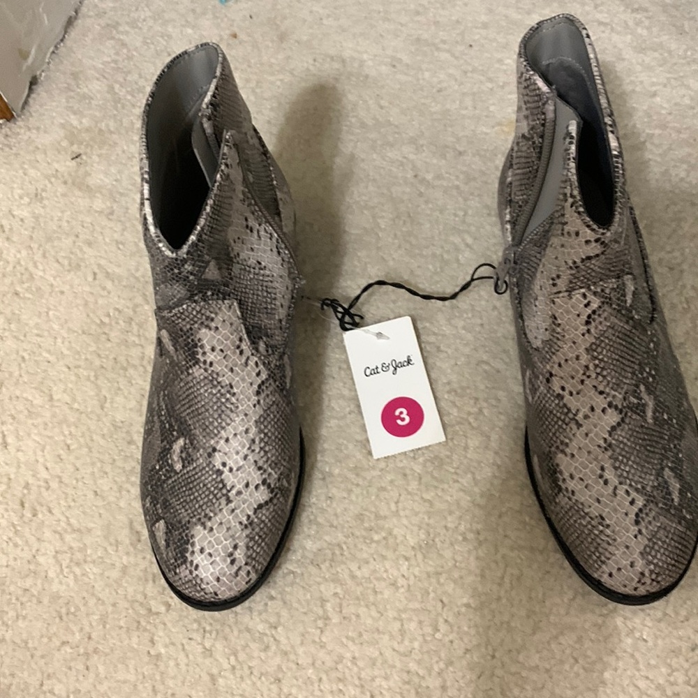 Cat and jack boots